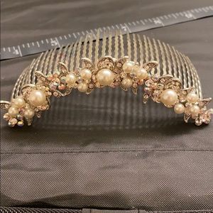 Rhinestone and white pearl flower hair comb